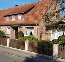 Einfamilienhaus mit Schuppen und Unterstellmöglichkeiten - Bergen