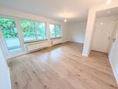 Foto - **Wohn(t)raum: +Balkon +neuer Laminat +weiße Wände +modernes Tageslichtbad**