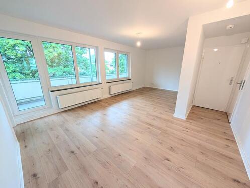 Foto - **Wohn(t)raum: +Balkon +neuer Laminat +weiße Wände +modernes Tageslichtbad**