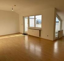 Geräumige 2-Zimmer Wohnung mit Dachterrasse und EBK - Künzell