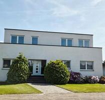 Modernes Zweifamilienhaus in Dürwiß mit Staffelgeschoss, Dachterr - Eschweiler