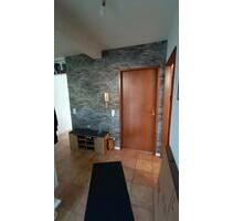 Helle 2,5-Zimmer-Wohnung mit Balkon und Parkplatz - Erlangen Bruck