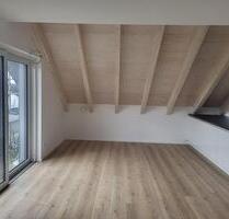 Traumhafte 2 12-Zi-Wohnung mit Balkon, Bad Urach Hengen