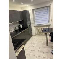 Helle 3-Zimmer Wohnung mit Loggia, Keller & Parkplatz - Feucht