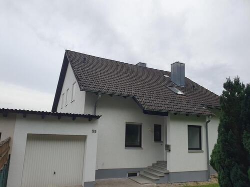Foto - Einfamilienhaus mit Einliegerwohnung und Garage zu vermieten
