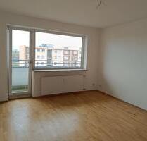 Helle sanierte 3-Zimmer Wohnung im 8. OG mit Balkon in Köln