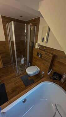 Foto - DG Wohnung neues Bad Badewanne und Dusche
