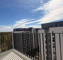 Helle 3-Zimmer-Wohnung mit Balkon, Einbauküche und einer Abstellkammer - Berlin Marzahn-Hellersdorf