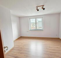 94 m² in Leinach – eigener Eingang, XL-Garage, Solarstrom