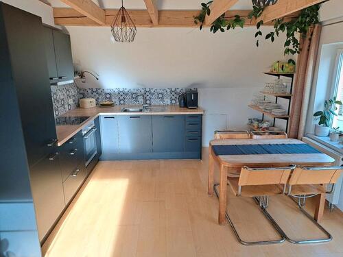 Foto - Helle 3-Zimmer DG-Wohnung - 1.100,00&nbsp;EUR Kaltmiete, ca.&nbsp; 97,00&nbsp;m&sup2;