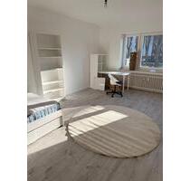 Erstbezug | Möbliertes WG-Zimmer in kernsanierter Wohnung – Düsseldorf Mörsenbroich