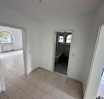 Helle, frisch renovierte 2-Zimmer-EG-Wohnung in Hettstadt