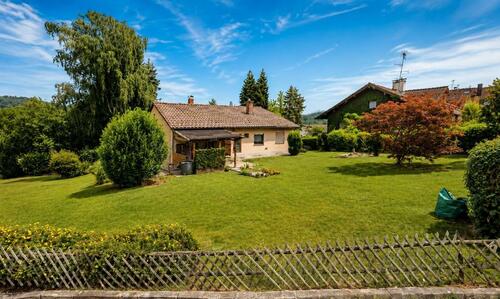 Foto - Großzügiges Zweifamilienhaus mit 1.800 m² Grundstück