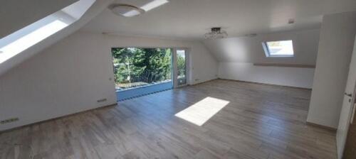 Foto - Luxuriöse lichtdurchflutete Wohnung mit großem Balkon