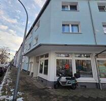 Ladenlokal mit Schaufensterfront in Düsseldorf-Benrath