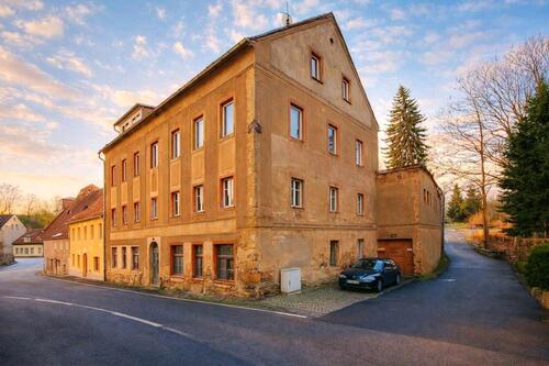 Foto - Mehrfamilienhaus mit kleiner Schrauberfläche hinten