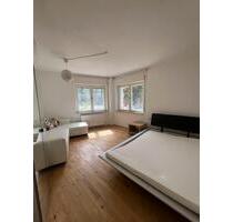 Helle, frische teilrenovierte 2-Zimmerwohnung mit Balkon - Frankfurt am Main Gallus