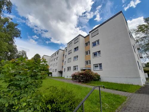 Foto - Seltene Chance: Sanierte 2-Zimmer-Wohnung mit Loggia ins Grüne