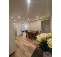 Renovierte 3,5 Zimmer-Wohnung mit Balkon und Tiefgaragenbox - Böblingen Dagersheim