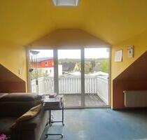 Helle 2-Zi-DG-Wohnung mit großem Balkon, zentral in Hachenburg