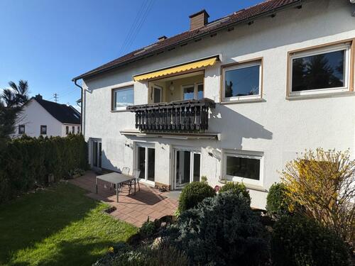 Foto - Großzügiges ZFH mit Garten · 2 Garagen · 2 Außenstellplätzen