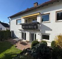 Großzügiges ZFH mit Garten · 2 Garagen · 2 Außenstellplätzen - Waldems