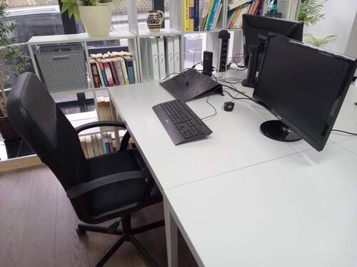 Foto - Gepflegte Open-Desk im Jugendstil-Altbau: flexibel, möbliert, Firmenschild