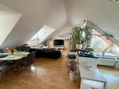 Foto - Grozügige 4-Zimmer-Dachgeschosswohnung in grüner Umgebung