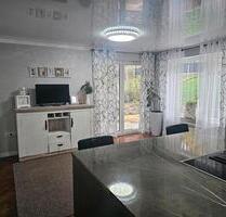 Moderne 3-Zimmer-Wohnung mit hochwertiger Küche,Terrasse &Garage - Dittelbrunn