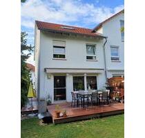 Reihenendhaus mit Garten, EBK & Garage in Berghausen zu vermieten - Pfinztal