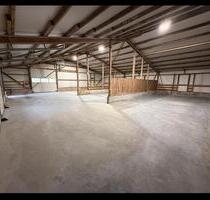 Renovierte Lagerhalle mit Betonsohle und Sektionaltoren - Aukrug