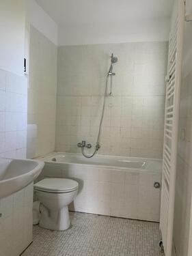 Foto - Wir renovieren für Sie !!! - 439,00&nbsp;EUR Kaltmiete, ca.&nbsp; 55,14&nbsp;m&sup2;