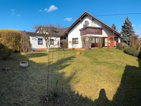 Foto - Einfamilienhaus, 7 Zimmer, ausgebauter Keller, Doppelgarage