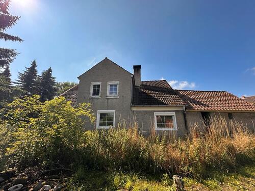 Foto - Sanierungsbedürftiges Einfamilienhaus mit großem Grundstück
