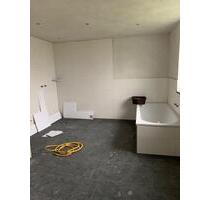 Wohnung mit Halbhaus-Charakter 101 m24 12 Zimmer neu renoviert - Neumünster Brachenfeld/Ruthenberg