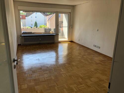 Foto - Helle, zentral gelegene 3-Zimmer-Wohnung mit EBK, Balkon, Parkpla