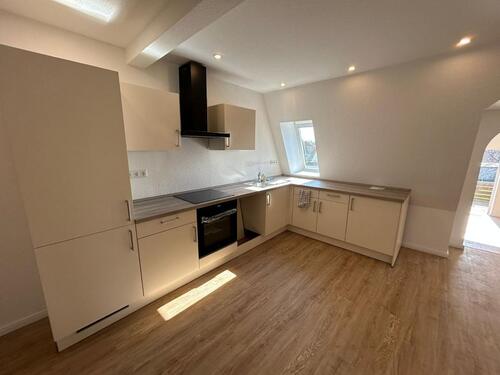 Foto - Erstbezug nach Sanierung – 4 Zimmer, Balkon, Garage, EBK 