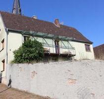 Historisches Einfamilienhaus mit teilausgebauter Scheune und Hof - Hohenroth