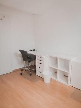 Foto - Helles 12 m2 Büro in Walldorf - Vollmöbliert, flexibel, 247 Zugriff