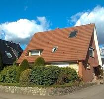 Charmantes EFH - voll unterkellert mit Garagen und Pergola! - Norderstedt Garstedt