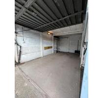 Garage mit Metalltor im alten Pfarrweg zu vermieten - Riesa Neuweida