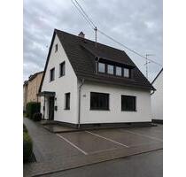 Kernsaniertes Zweifamilienhaus - 790.000,00&nbsp;EUR Kaufpreis, ca.&nbsp; 210,00&nbsp;m&sup2; in Pfaffenhofen an der Roth (PLZ: 89284)