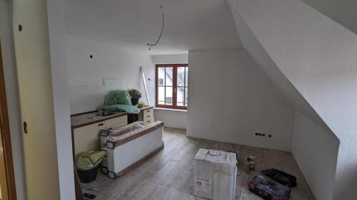 Foto - Frisch renovierte 2-Zimmer-Wohnung im 2. OG mit Stellplatz in Bin