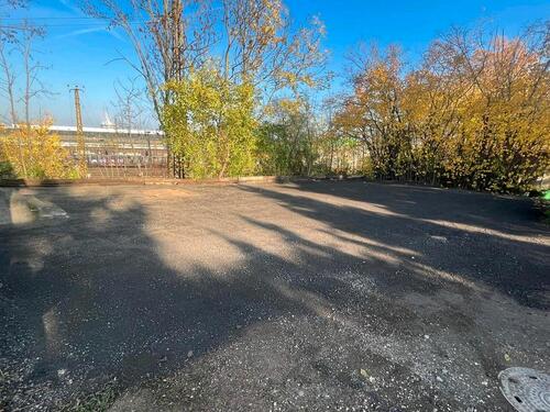 Foto - LKWPKWWohnwagenWohnmobil Stellplatz in Bahnhofnæhe