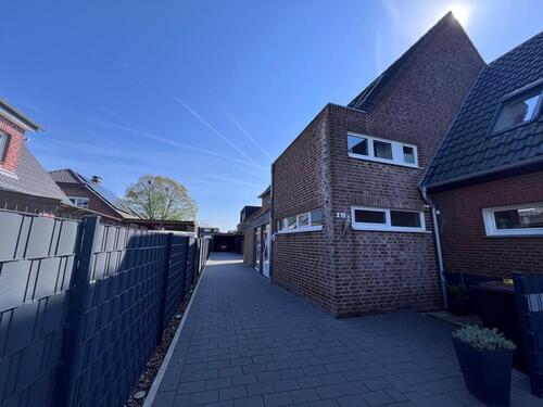Foto - gemütliche Haushälfte mit Carport und Garten in ruhiger Wohngegend - Hohes Feld