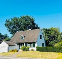 Freistehendes Einfamilienhaus in Moers-Kapellen mit großem Garten