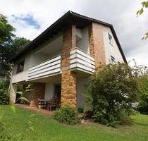 Kelkheim Hornau: Großes Einfamilienhaus mit Einliegerwohnung - Kelkheim (Taunus)