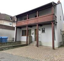 Einfamilienhaus mit Terrasse, Balkon & viel Nutzfläche – Raunheim