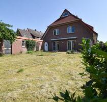 Doppelhaushälfte mit Garage und Gartenhaus in ruhiger Lage in der Stadt Friesoythe