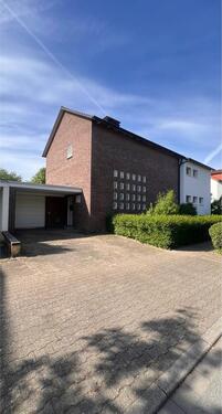 Foto - Reihenhaus mit Garage, Garten und Wintergarten